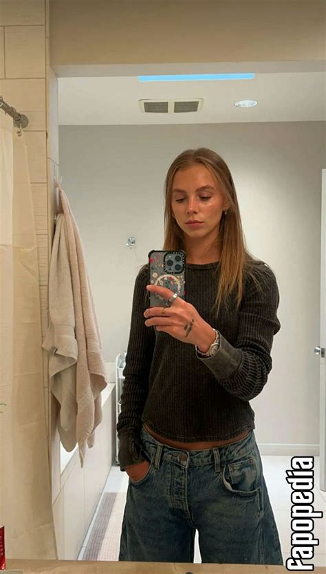 Anna Shumate Nude