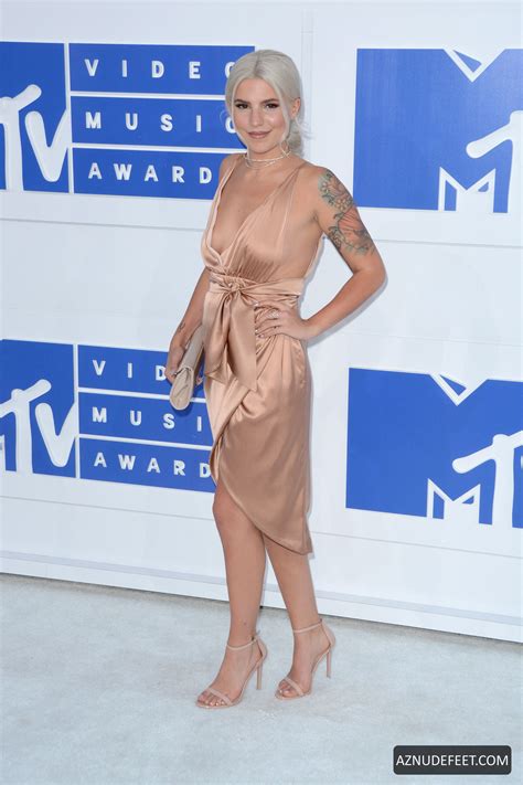 Carly Aquilino Feet Aznudefeet Carly Aquilino Feet Aznudefeet