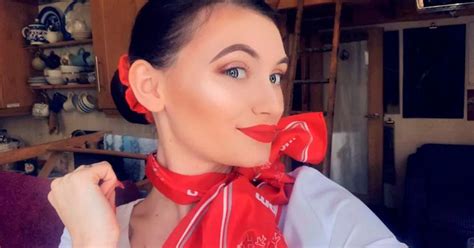 Former Flight Attendant Quits Job For Onlyfans And Now Rakes In Up To