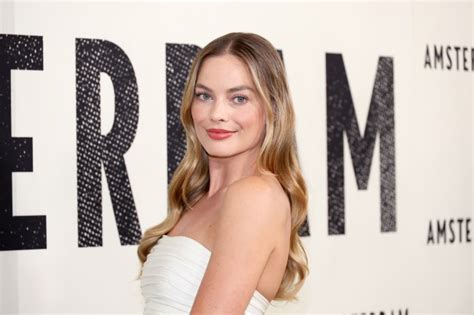 Margot Robbie Barbie Set Photos Leak Was Mortifying Margot Robbie Barbie Set Photos Leak Was Mortifying