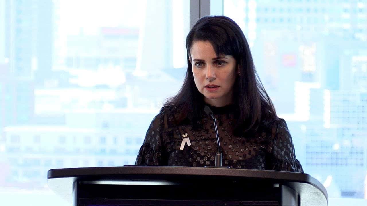 Mia Kirshner Mia Kirshner