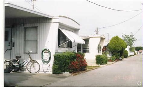 Palace Mobile Home Park Living