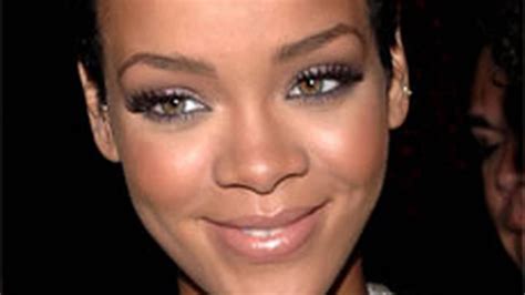 Rihanna Fights Back Over Alleged Nude Photo Leak Nz Herald Rihanna Fights Back Over Alleged Nude Photo Leak Nz Herald